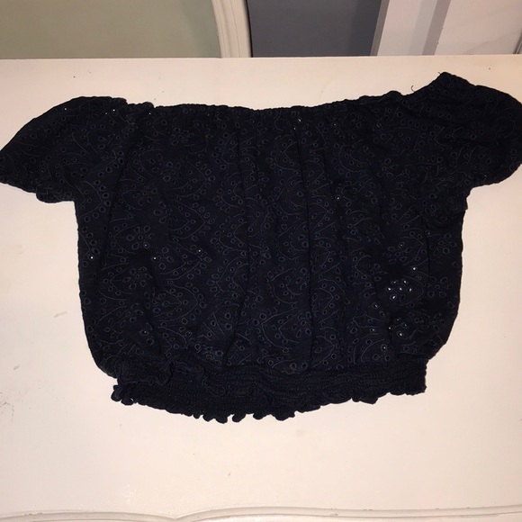 Hollister off the shoulder crop top! - Picture 2 of 3